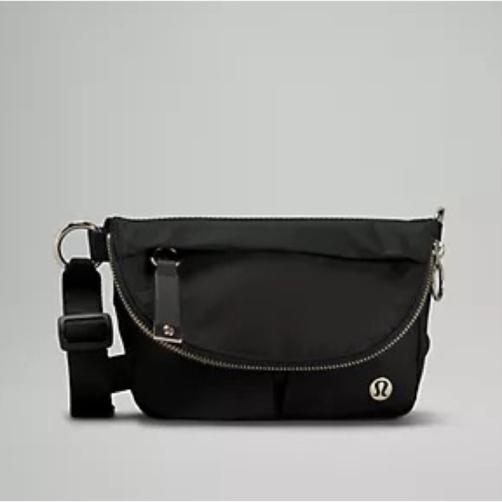 Lululemon All Night Festival Bag
Micro 1.5L Black/Gold
